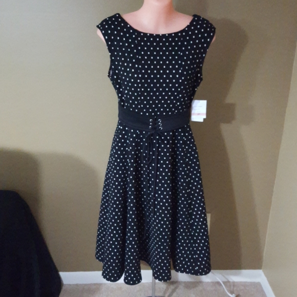 Danny & Nicole Dresses & Skirts - Danny and Nicole Belted Dress